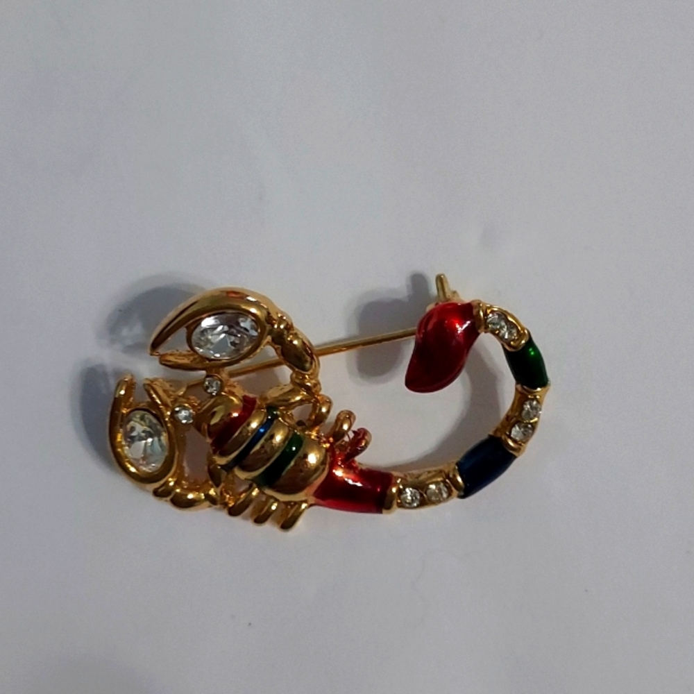 Enamel w/rhinestone Goldtone Scopion Brooch